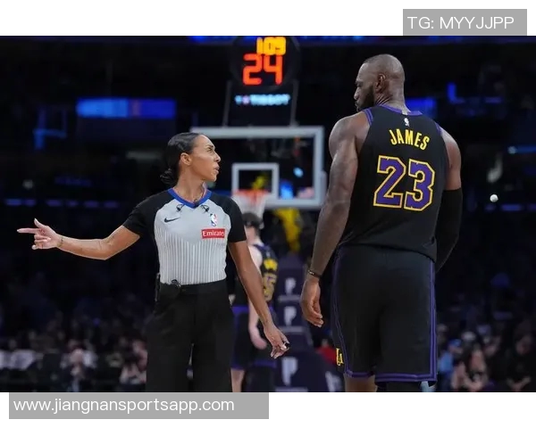 詹姆斯膝伤完全康复湖人决定谨慎对待季前赛出场时间