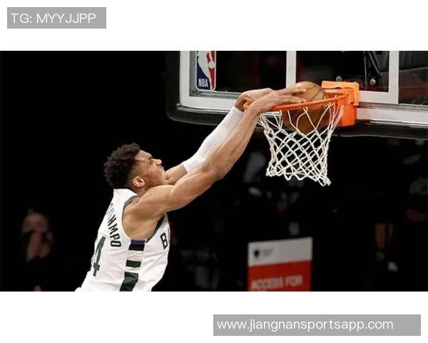 戈贝尔半场表现抢眼7投6中斩获12分7篮板1盖帽多次快攻扣篮展现实力